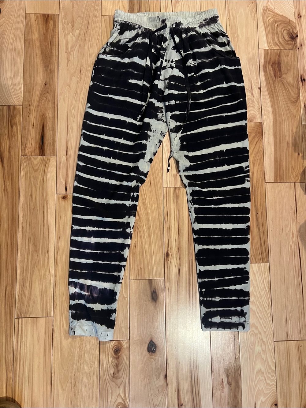 Gypsy 05 Black & White Tie-Dye Ankle Pants